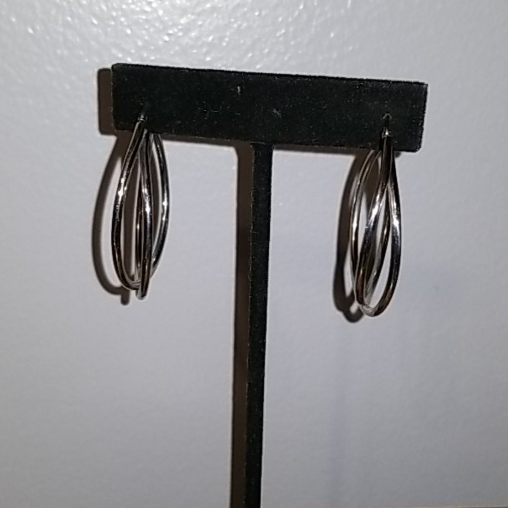 <ITALY MILOR> Criss-Crossed Stainless Steel Hoops - Picture 11 of 16